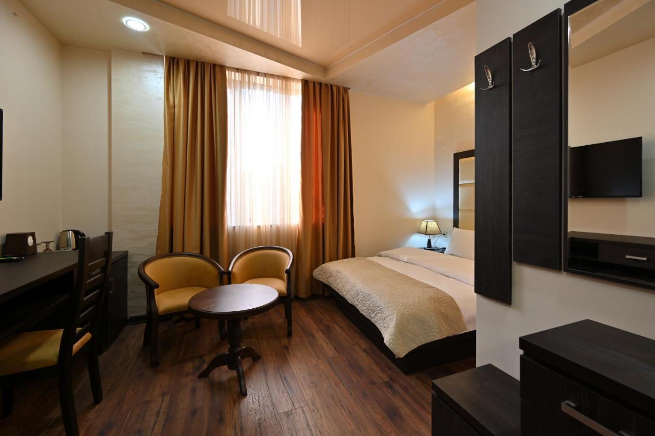 Hotel Partiez 耶烈万 外观 照片