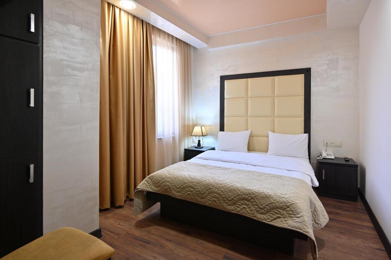 Hotel Partiez 耶烈万 外观 照片