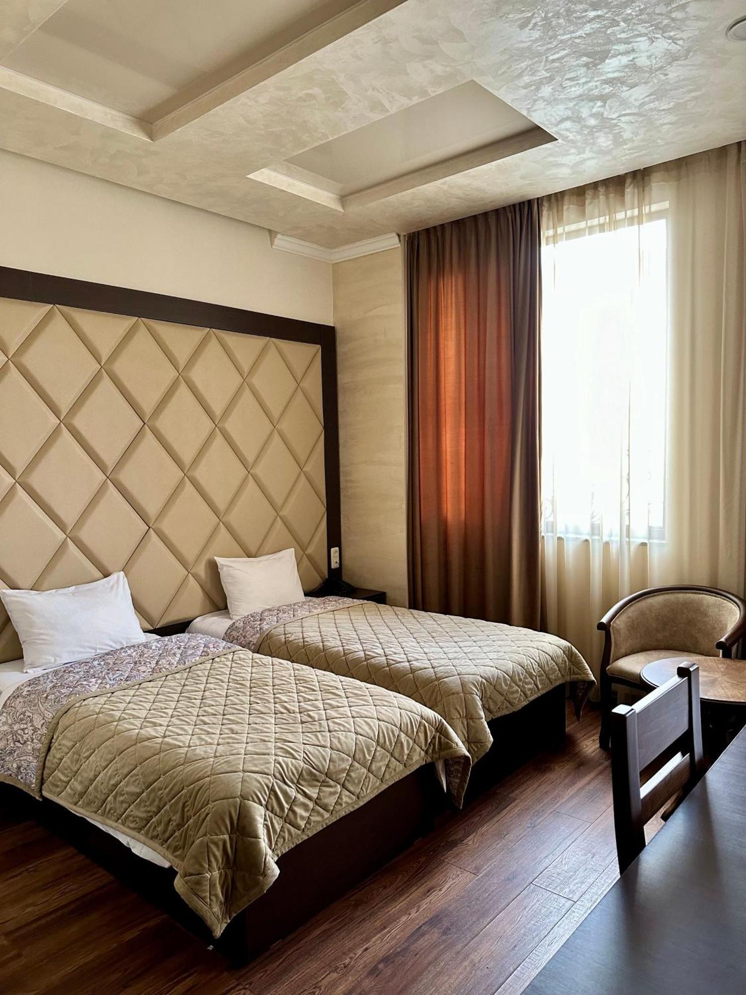Hotel Partiez 耶烈万 外观 照片