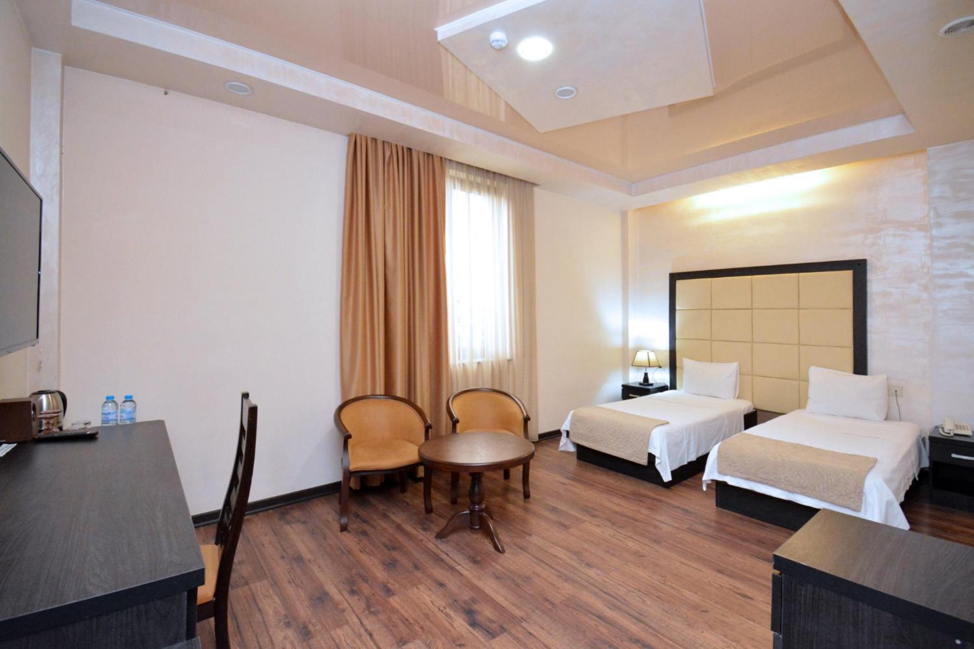 Hotel Partiez 耶烈万 外观 照片