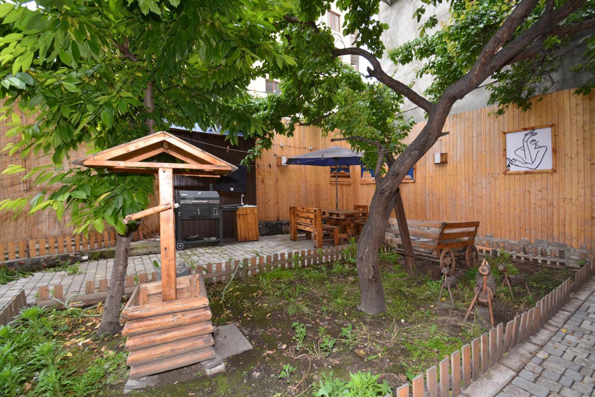 Hotel Partiez 耶烈万 外观 照片