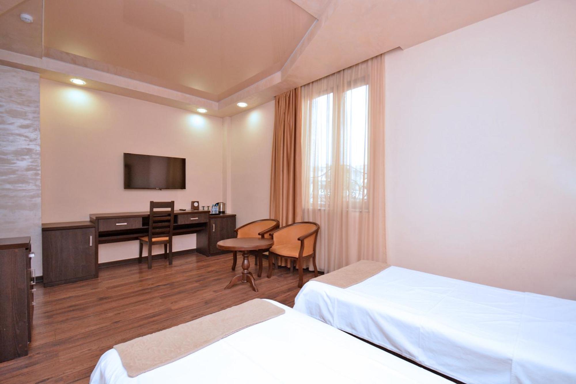 Hotel Partiez 耶烈万 外观 照片