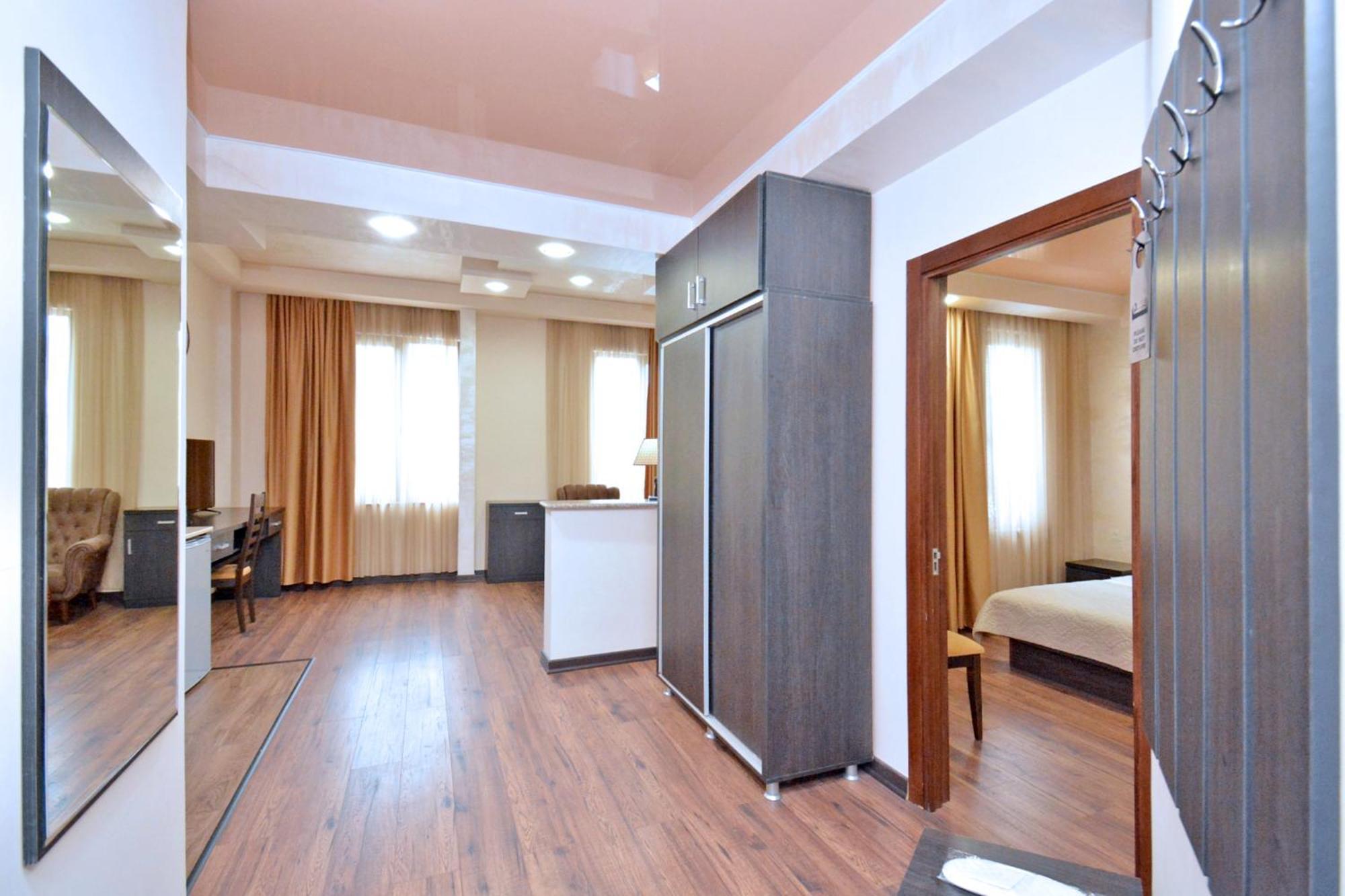 Hotel Partiez 耶烈万 外观 照片