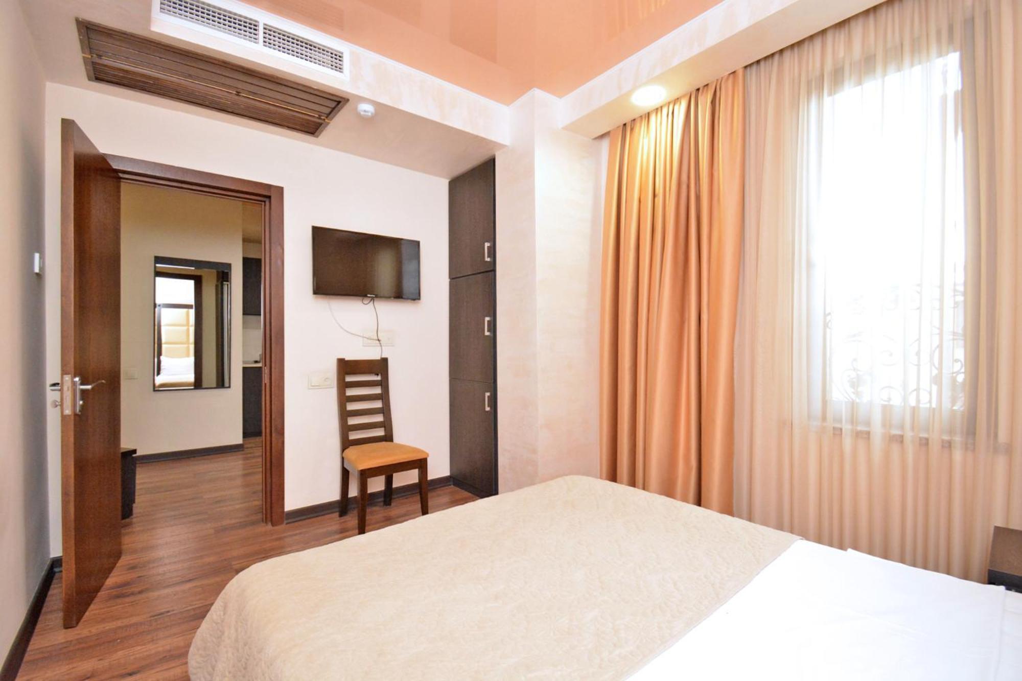 Hotel Partiez 耶烈万 外观 照片