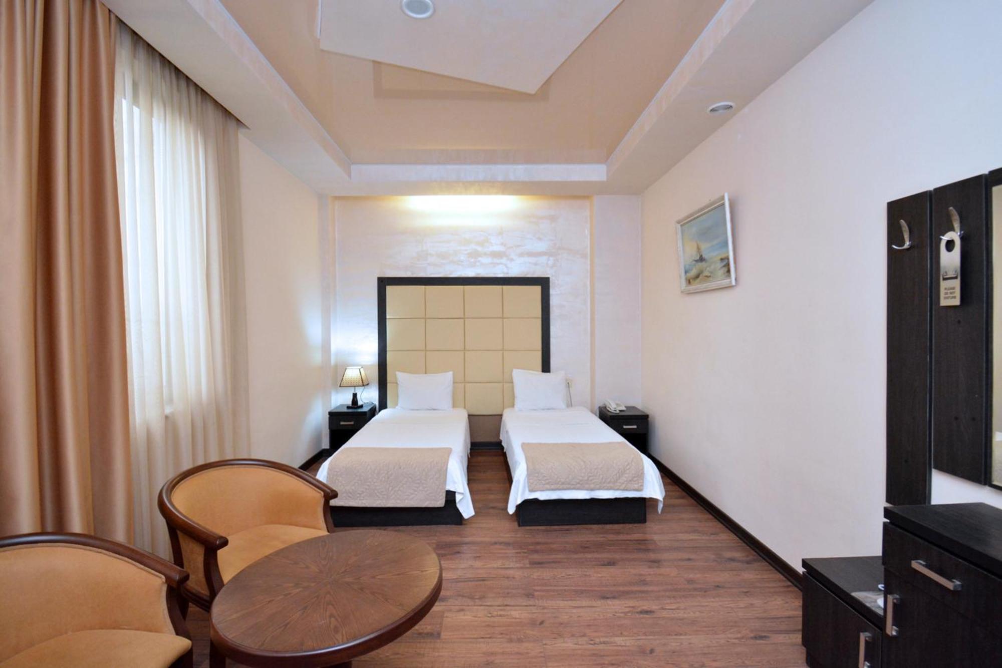 Hotel Partiez 耶烈万 外观 照片