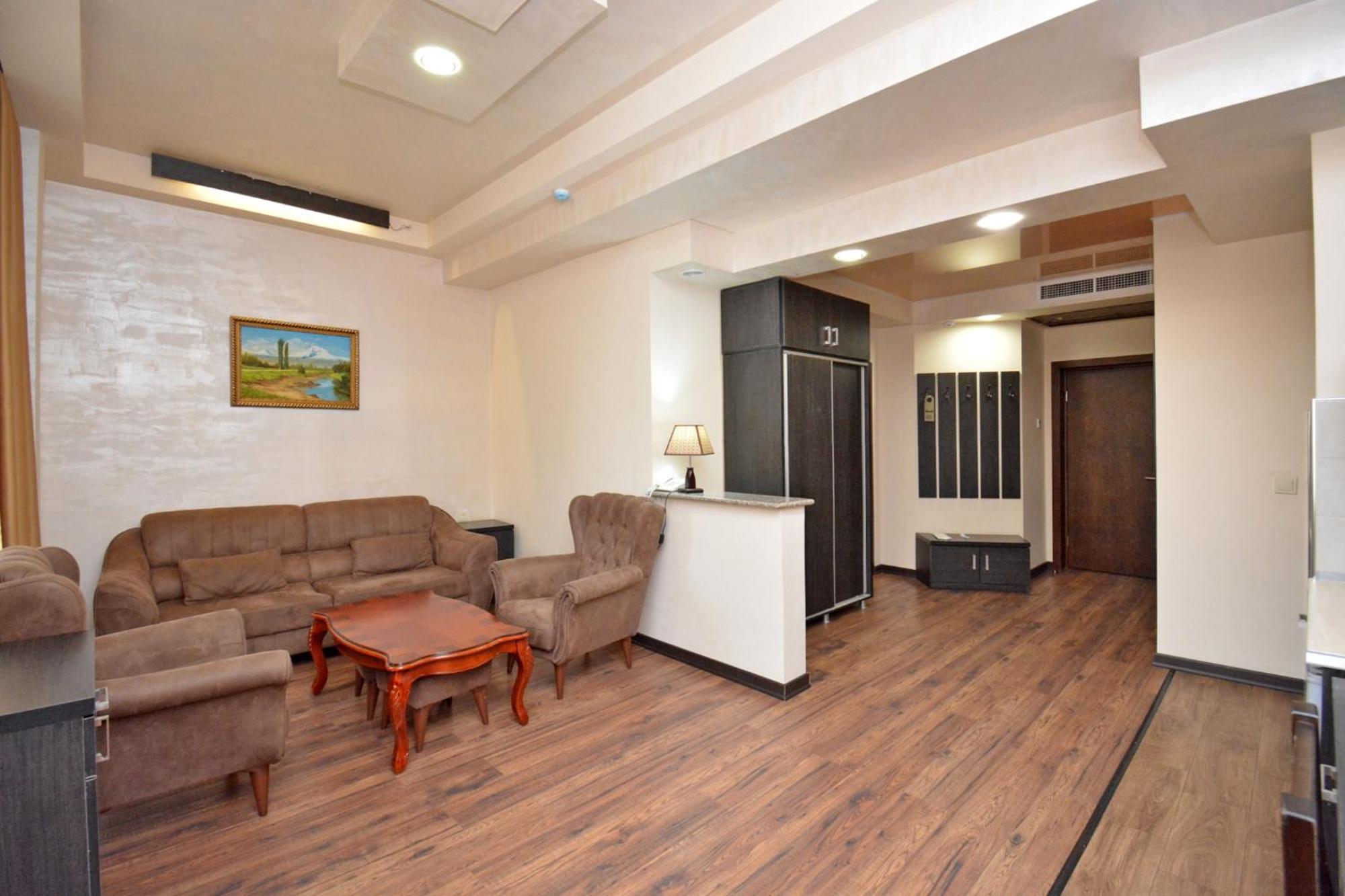 Hotel Partiez 耶烈万 外观 照片
