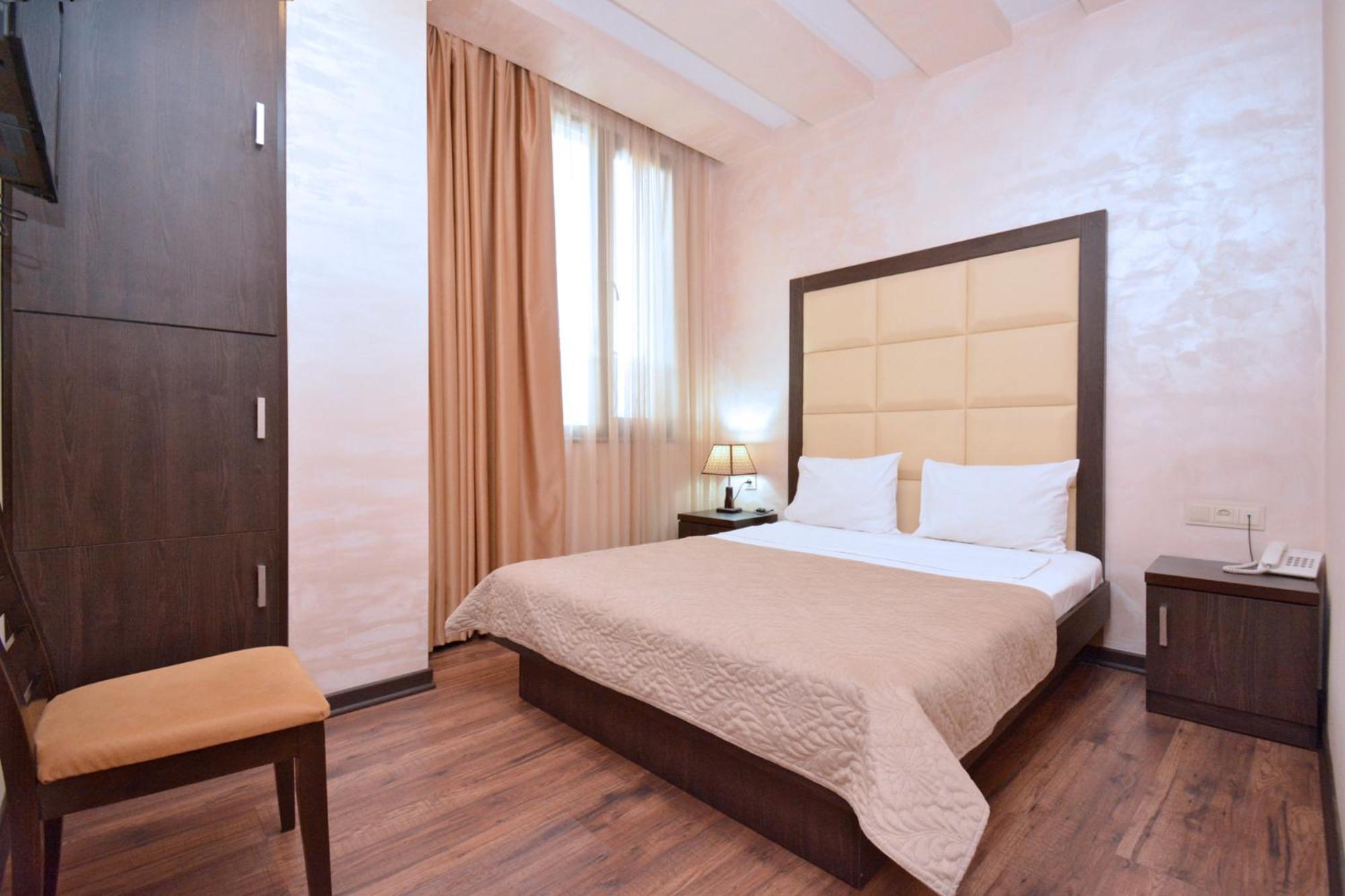 Hotel Partiez 耶烈万 外观 照片