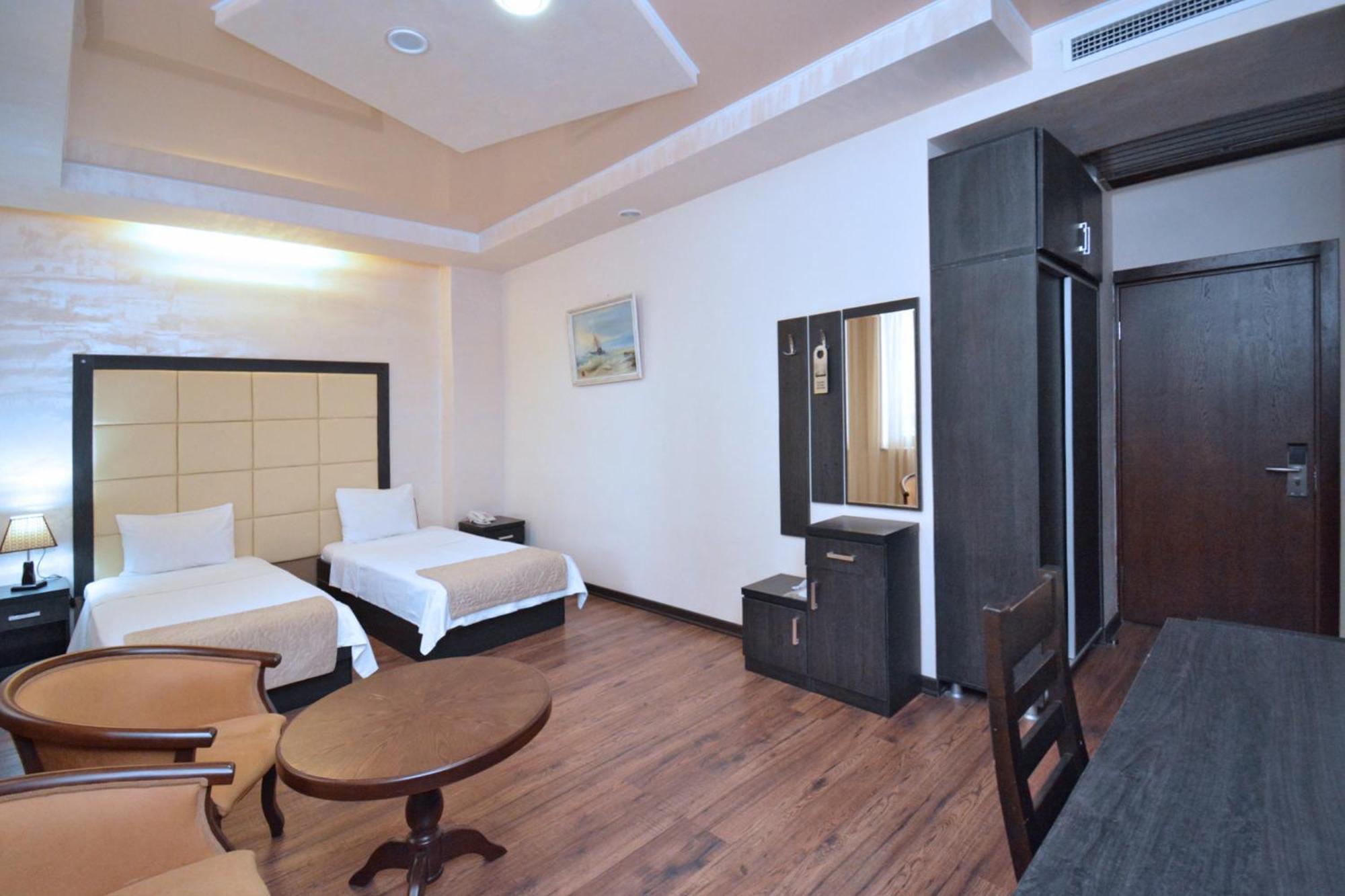 Hotel Partiez 耶烈万 外观 照片
