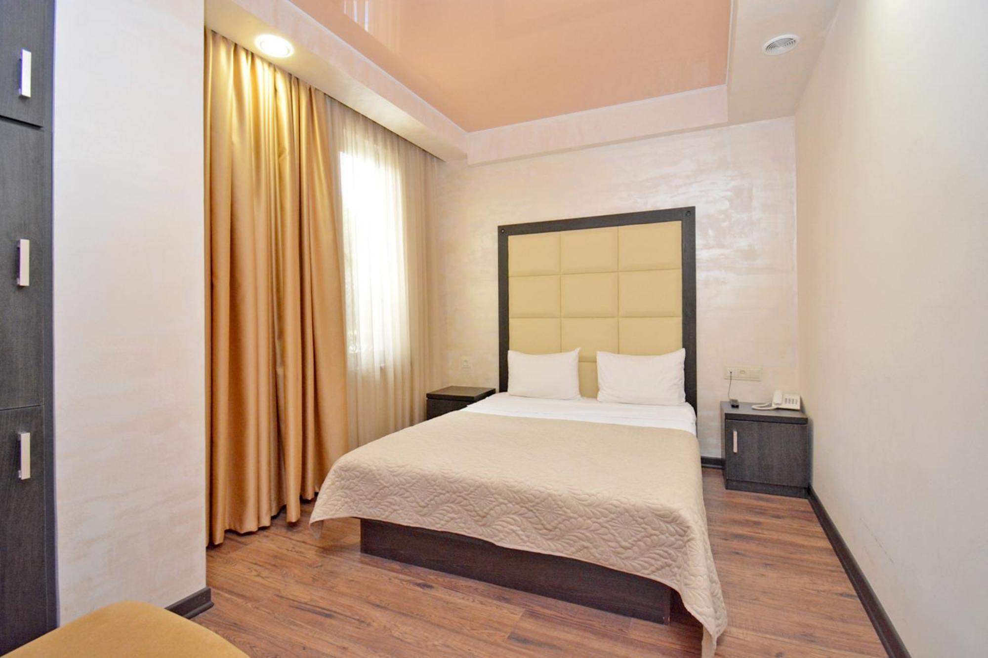 Hotel Partiez 耶烈万 外观 照片
