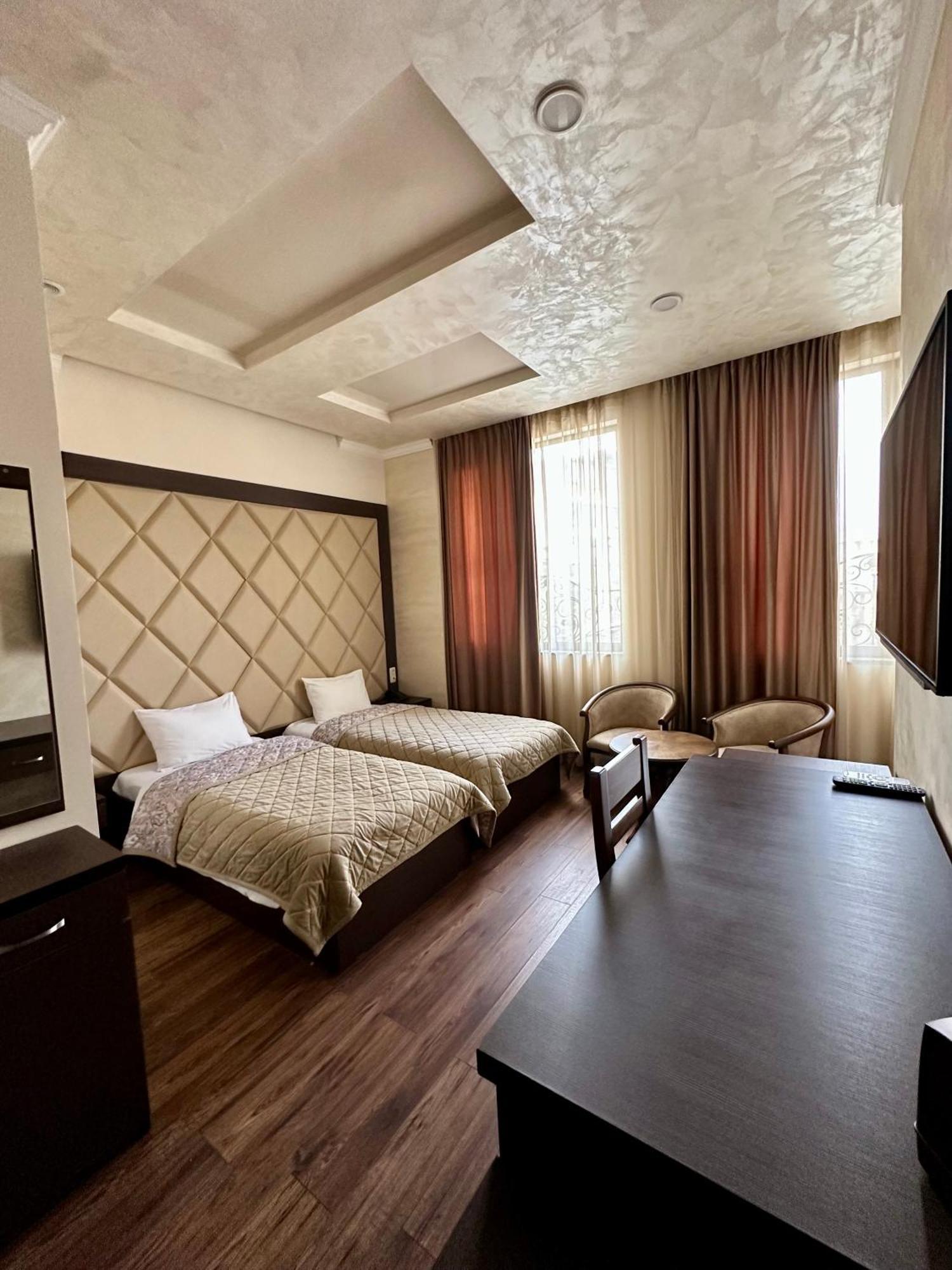 Hotel Partiez 耶烈万 外观 照片